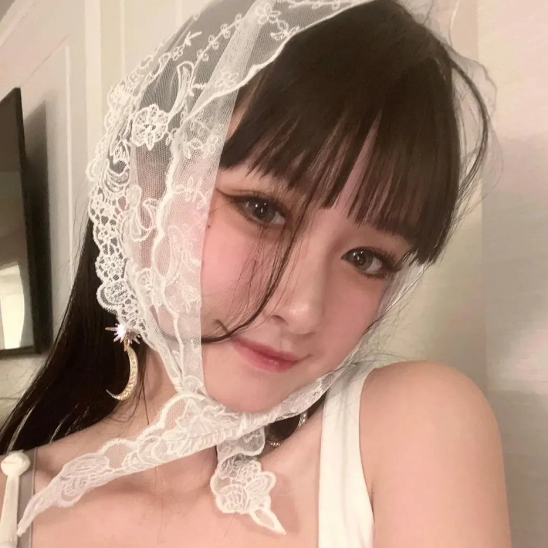 隔楼女孩：我们之间的层距